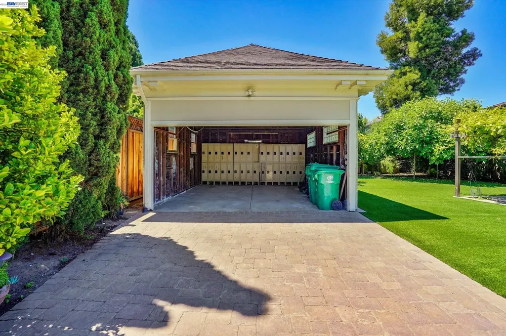 2056 Santa Clara Avenue Alameda CA 94501