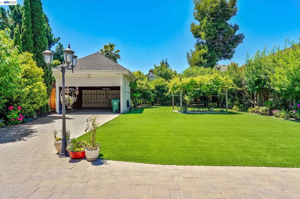 2056 Santa Clara Avenue Alameda CA 94501