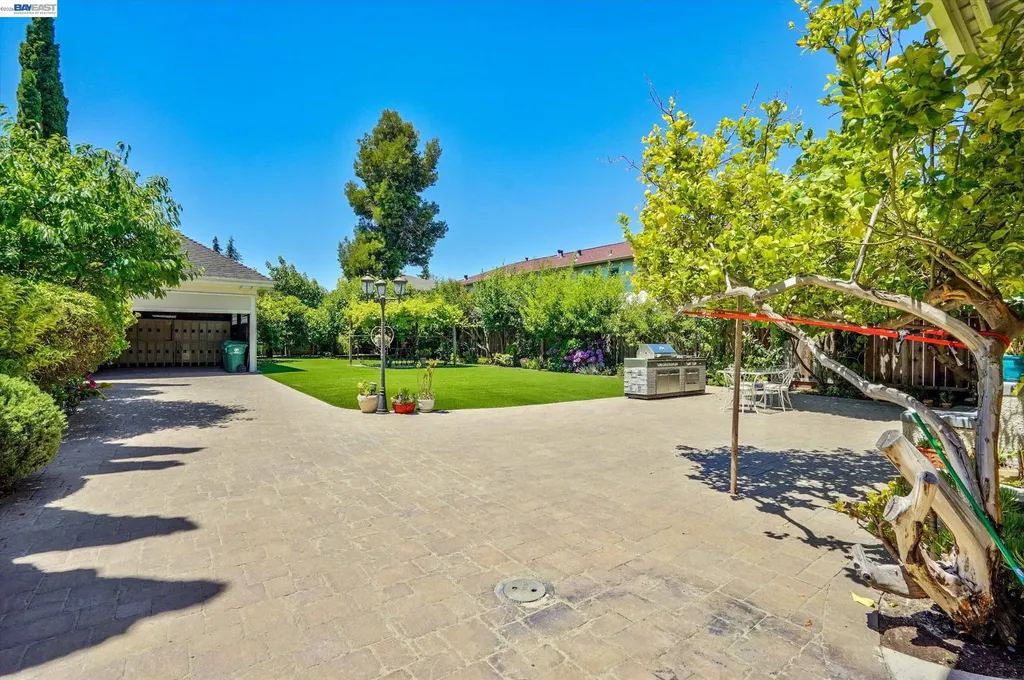 2056 Santa Clara Avenue Alameda CA 94501