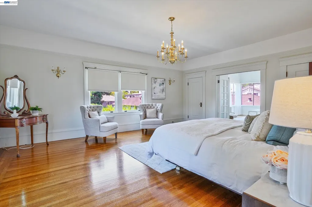 2056 Santa Clara Avenue Alameda CA 94501