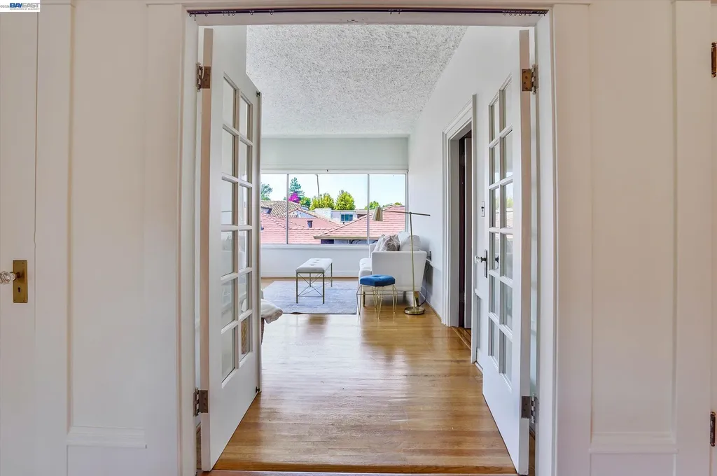 2056 Santa Clara Avenue Alameda CA 94501