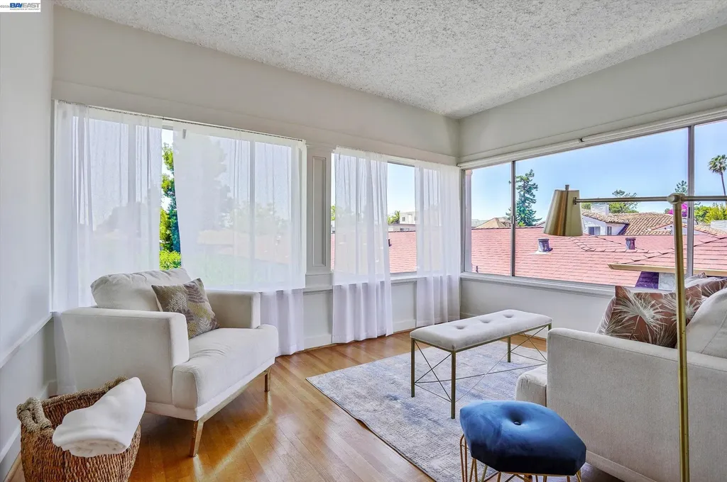 2056 Santa Clara Avenue Alameda CA 94501