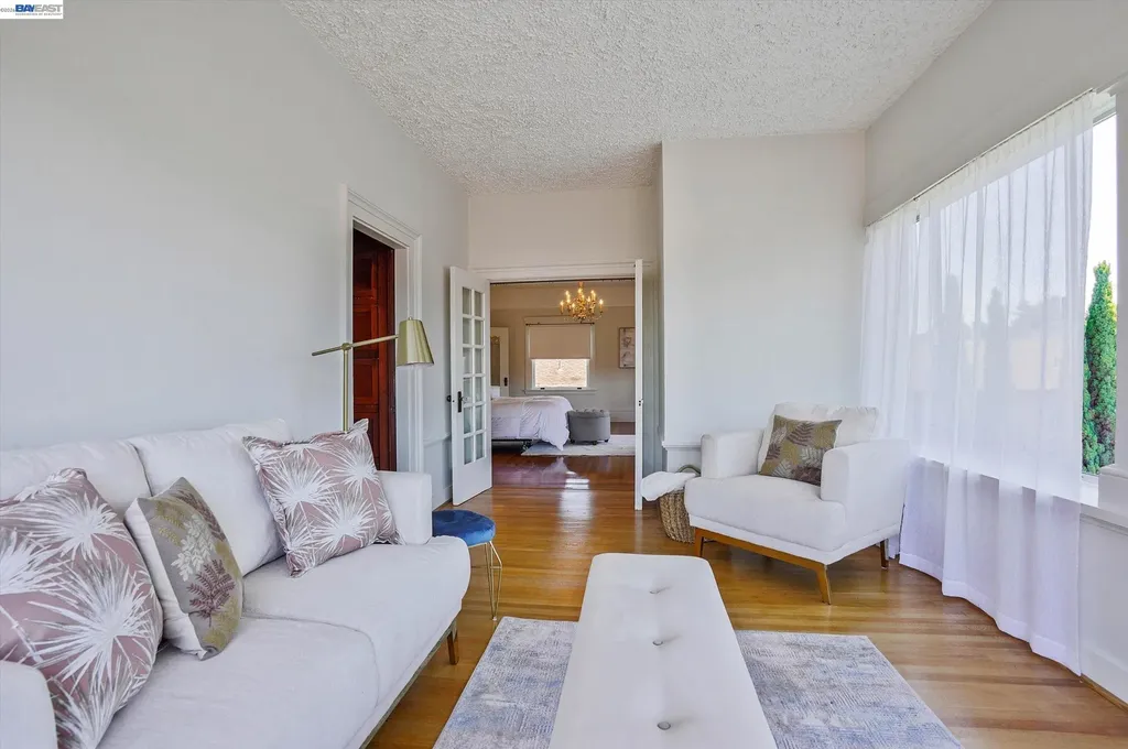 2056 Santa Clara Avenue Alameda CA 94501