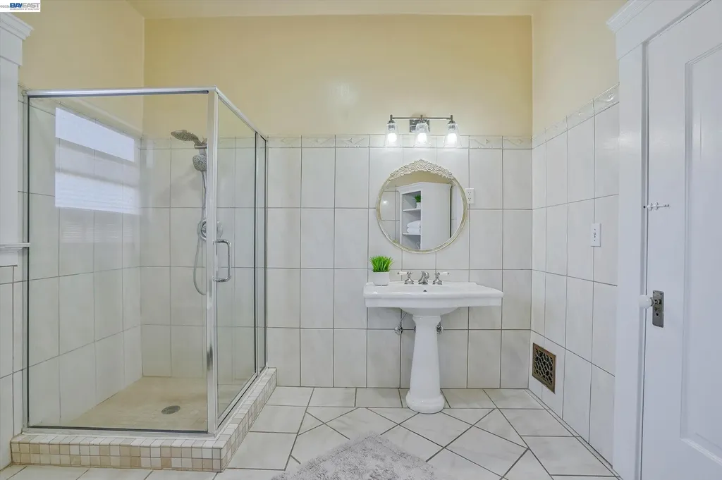 2056 Santa Clara Avenue Alameda CA 94501