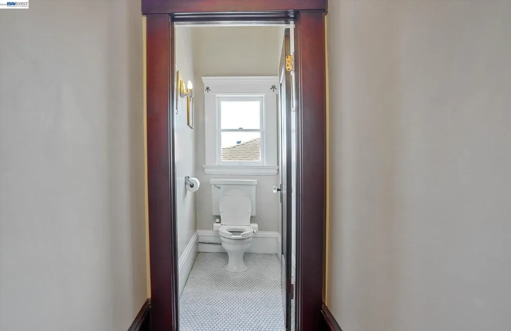 2056 Santa Clara Avenue Alameda CA 94501
