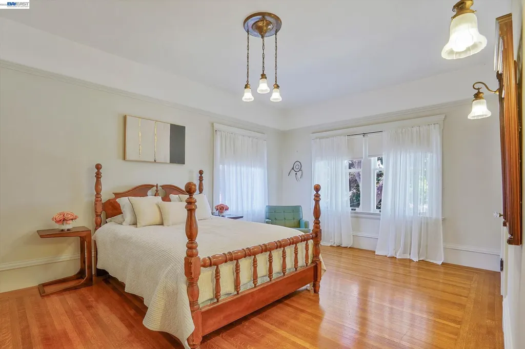 2056 Santa Clara Avenue Alameda CA 94501