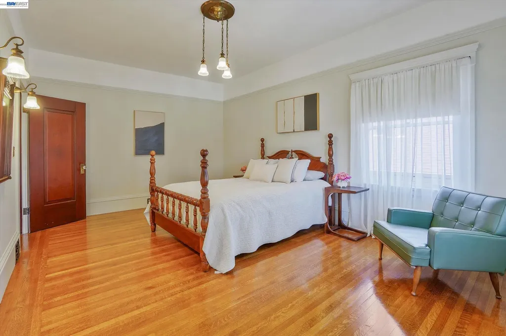 2056 Santa Clara Avenue Alameda CA 94501