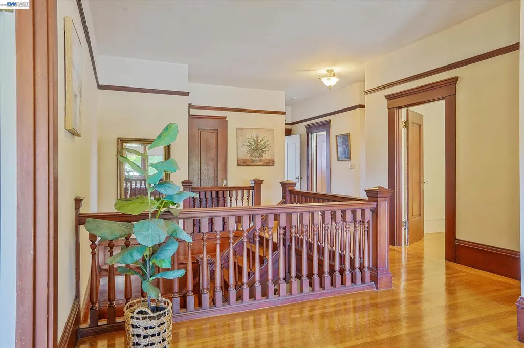 2056 Santa Clara Avenue Alameda CA 94501