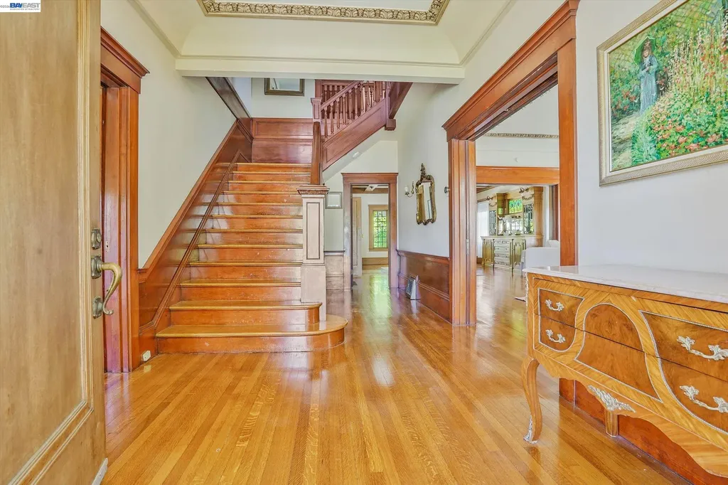 2056 Santa Clara Avenue Alameda CA 94501