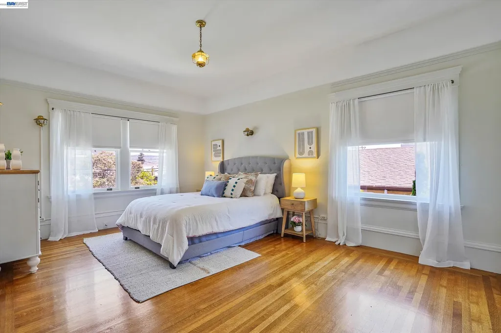 2056 Santa Clara Avenue Alameda CA 94501