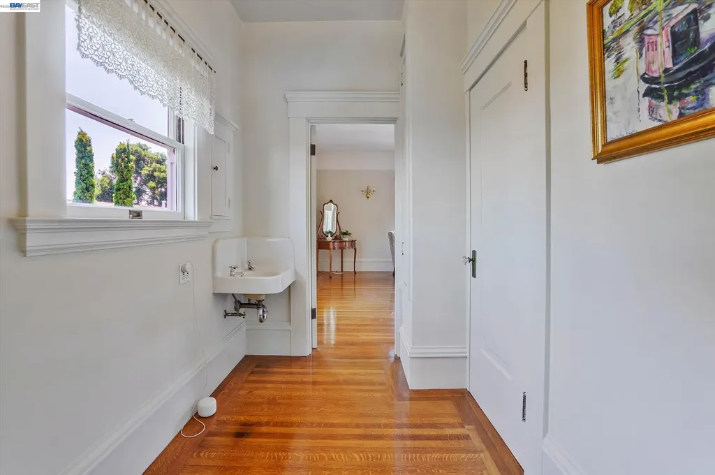 2056 Santa Clara Avenue Alameda CA 94501
