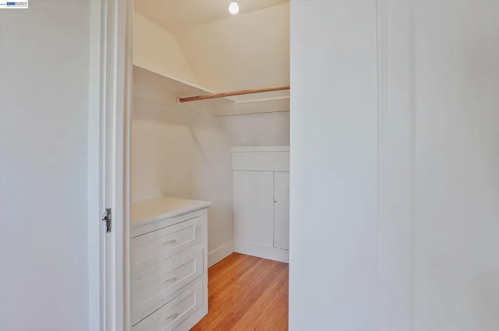 2056 Santa Clara Avenue Alameda CA 94501