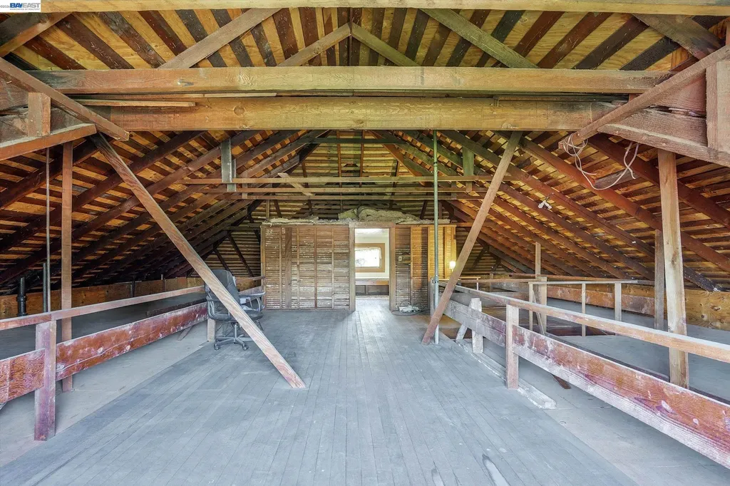 2056 Santa Clara Avenue Alameda CA 94501