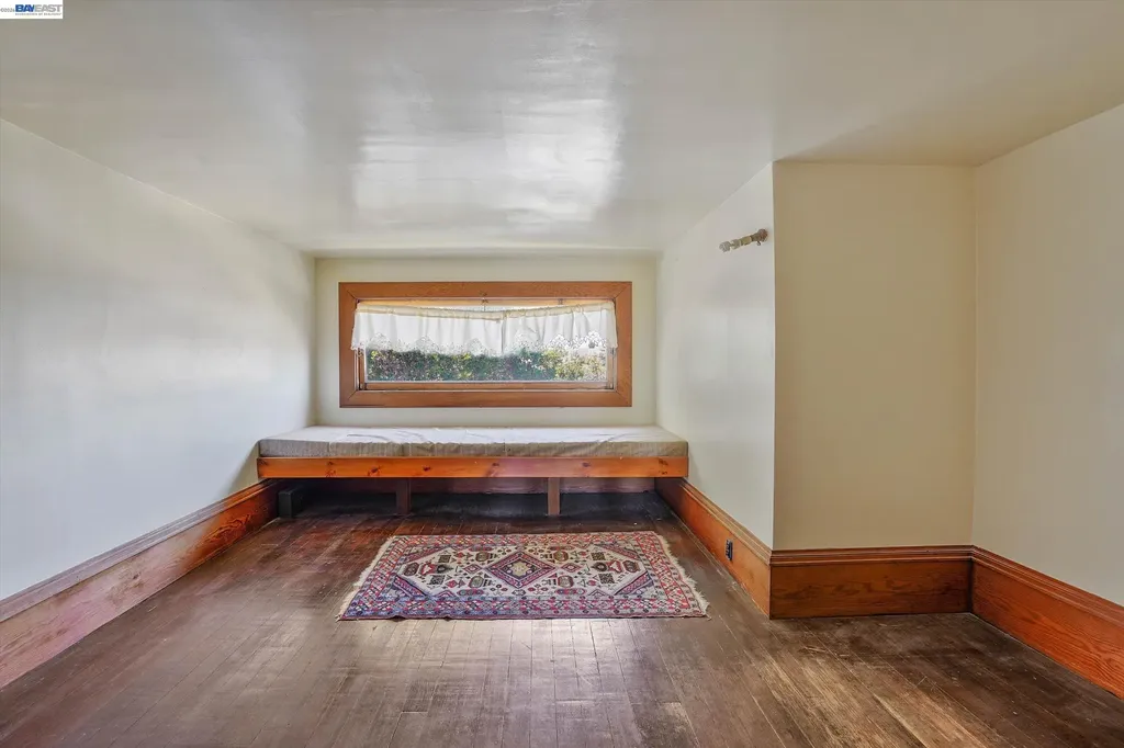 2056 Santa Clara Avenue Alameda CA 94501