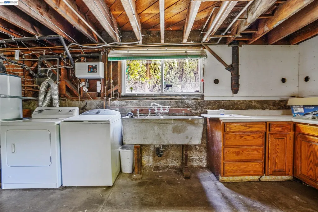 2056 Santa Clara Avenue Alameda CA 94501