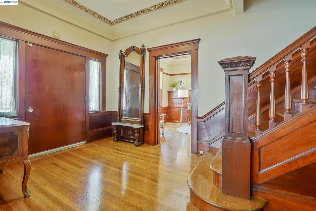 2056 Santa Clara Avenue Alameda CA 94501