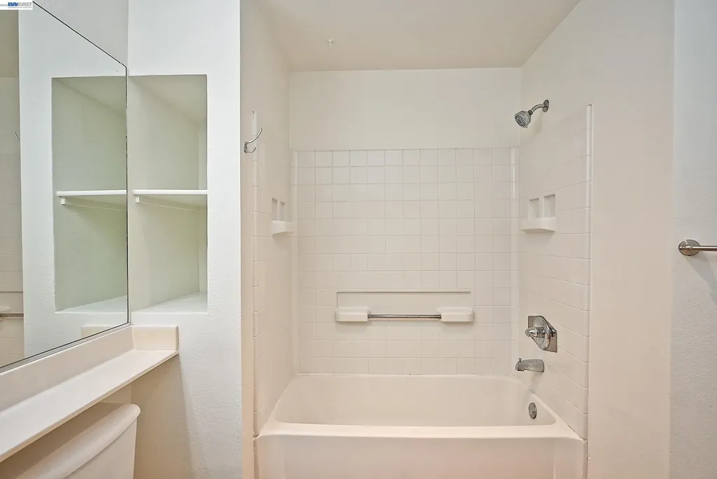 280 Caldecott Lane Oakland CA 94618