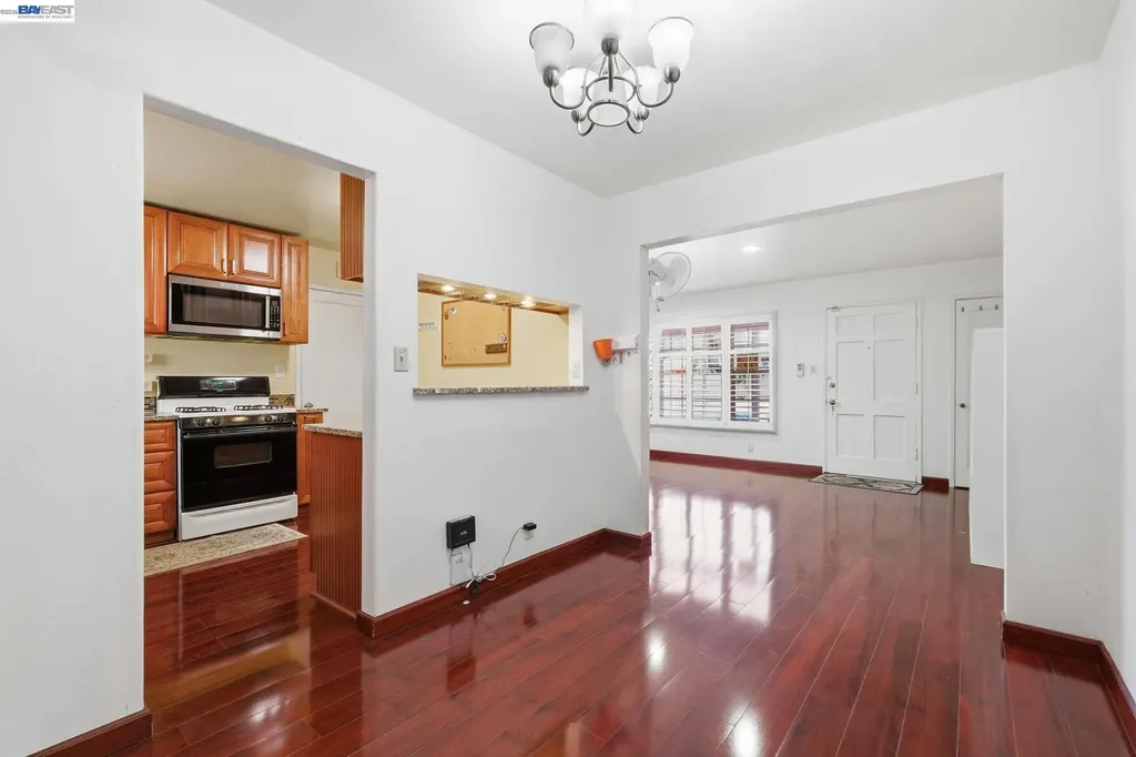 2043 Reynolds Street San Leandro CA 94577