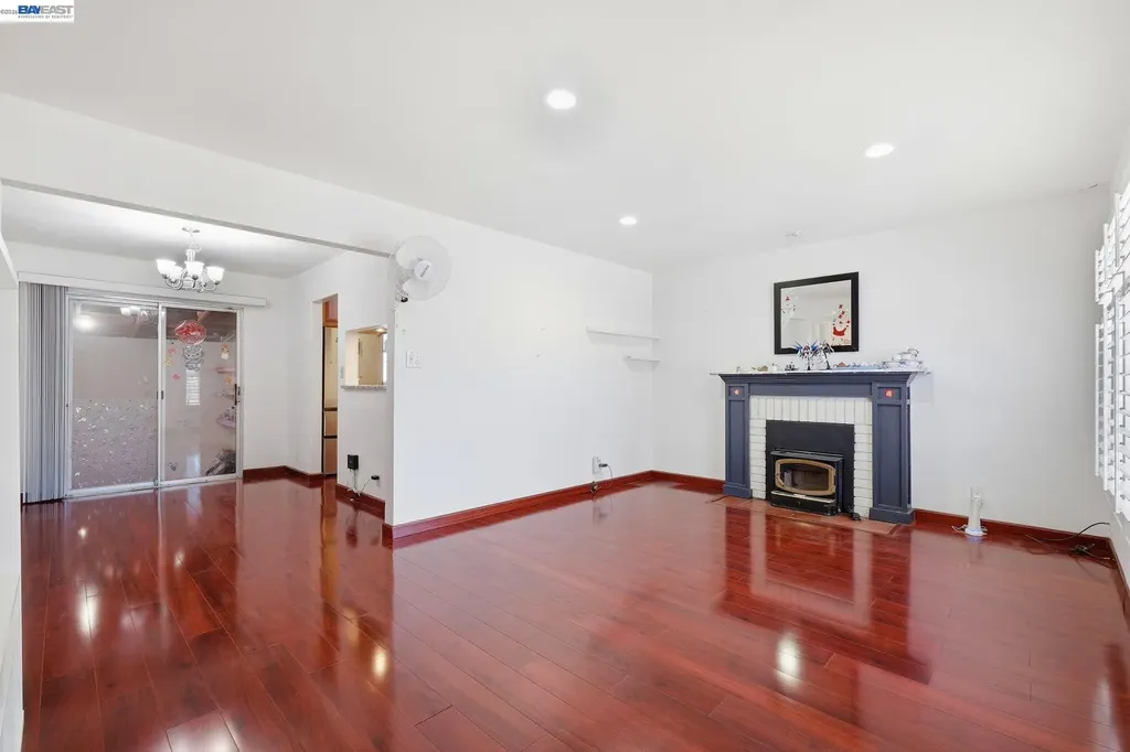 2043 Reynolds Street San Leandro CA 94577