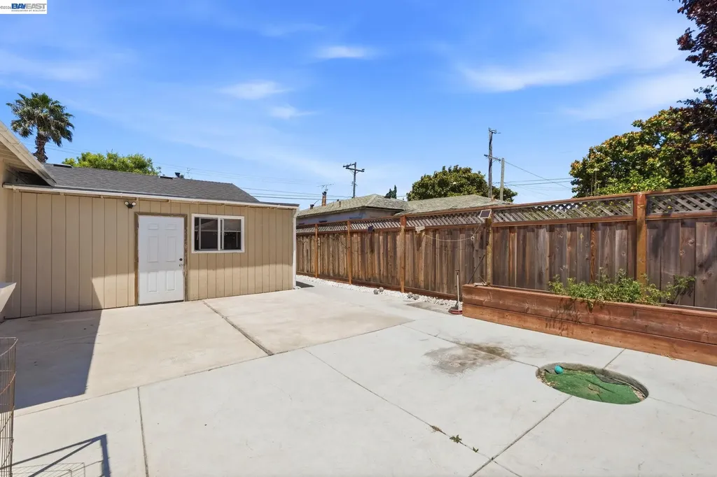 2043 Reynolds Street San Leandro CA 94577