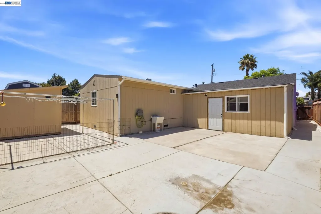 2043 Reynolds Street San Leandro CA 94577