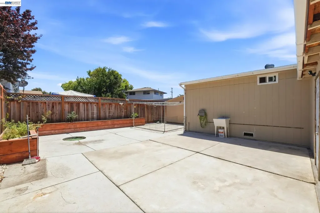 2043 Reynolds Street San Leandro CA 94577