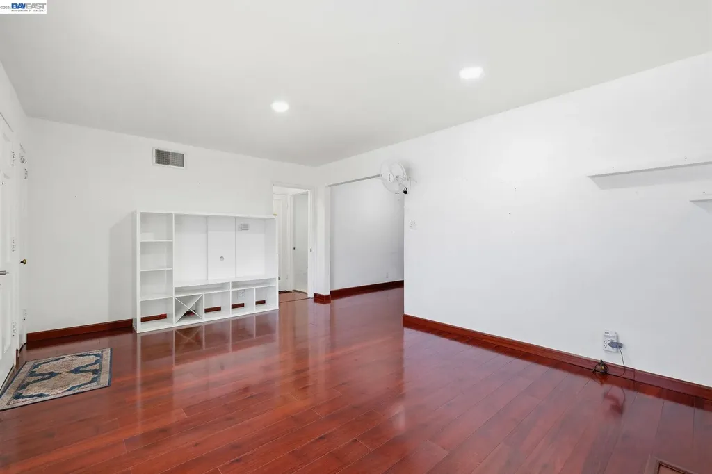 2043 Reynolds Street San Leandro CA 94577