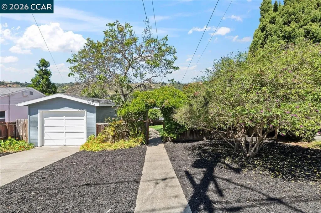7568 Greenly Drive Oakland CA 94605