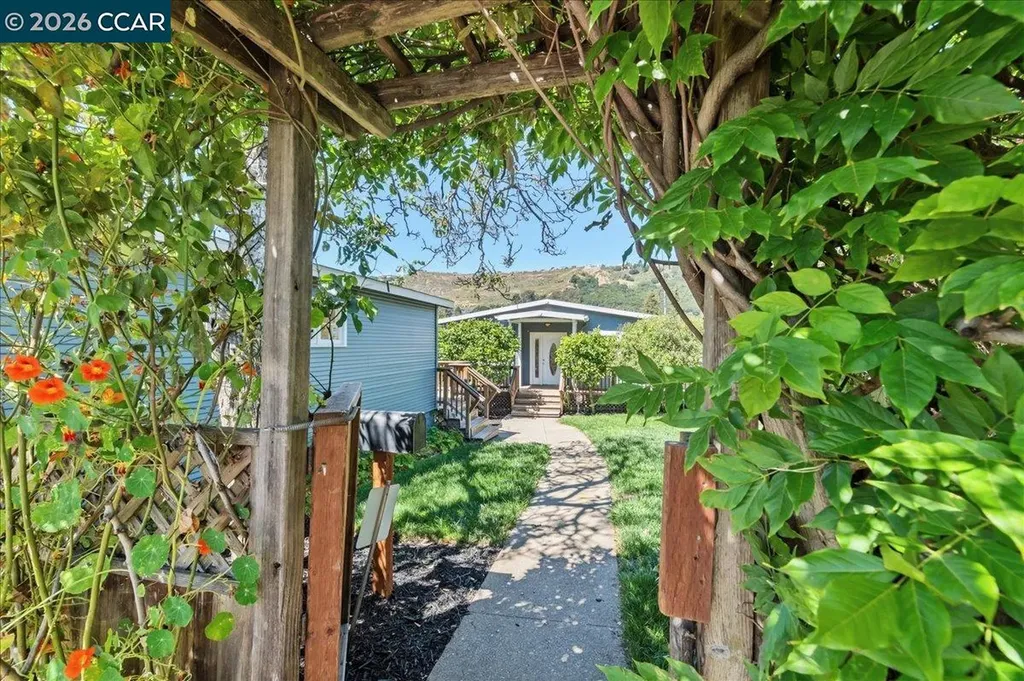 7568 Greenly Drive Oakland CA 94605