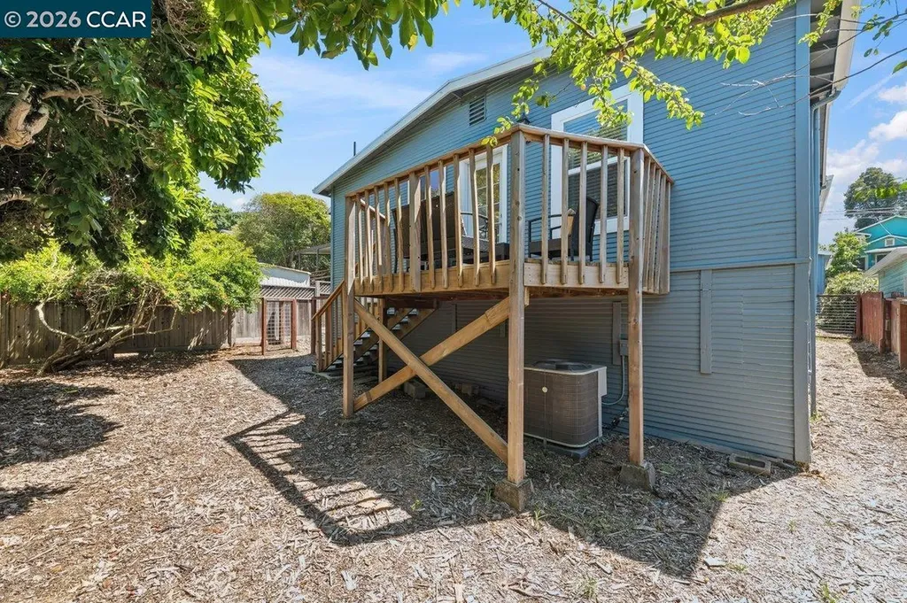 7568 Greenly Drive Oakland CA 94605