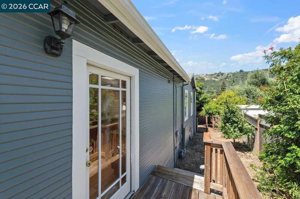 7568 Greenly Drive Oakland CA 94605