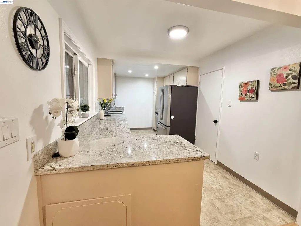 22570 Thelma Street Hayward CA 94541