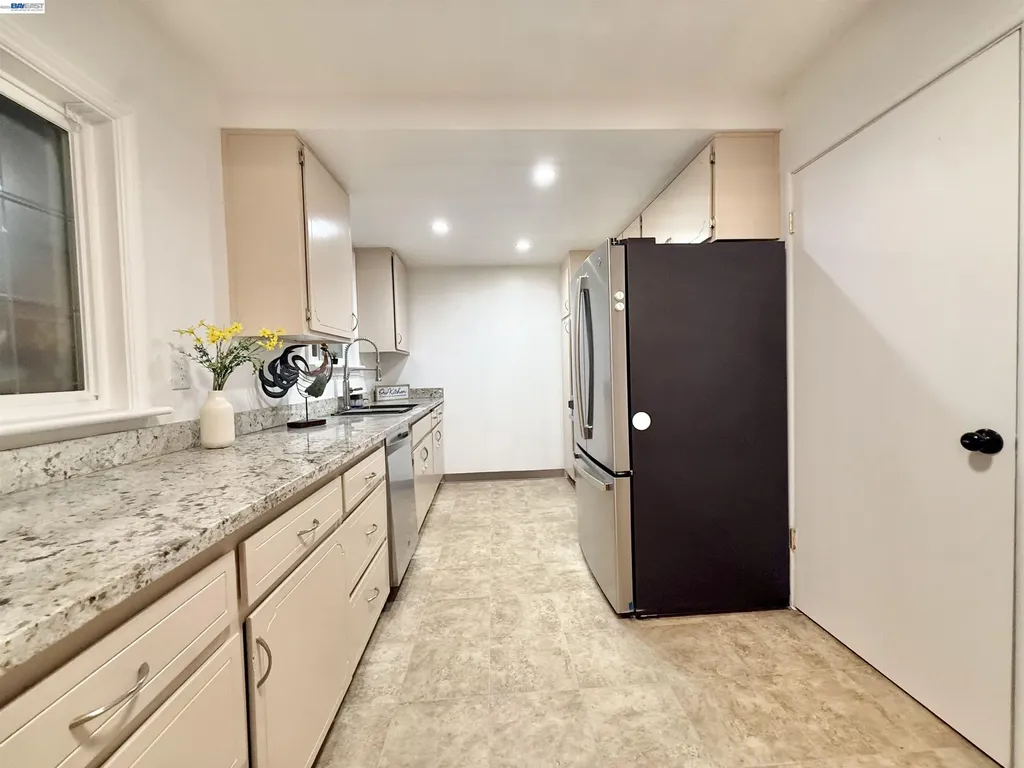 22570 Thelma Street Hayward CA 94541