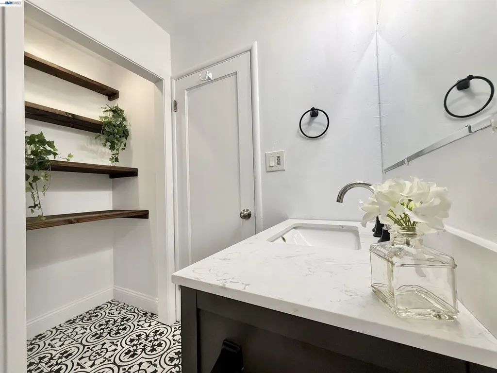 22570 Thelma Street Hayward CA 94541