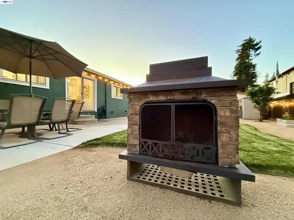 22570 Thelma Street Hayward CA 94541