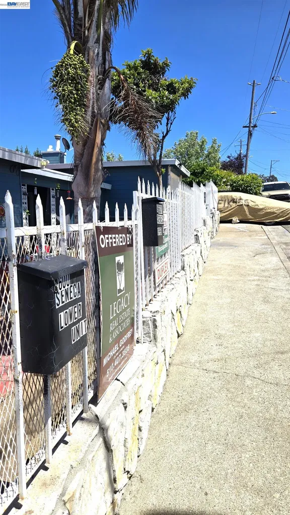 8600 Seneca Oakland CA 94605