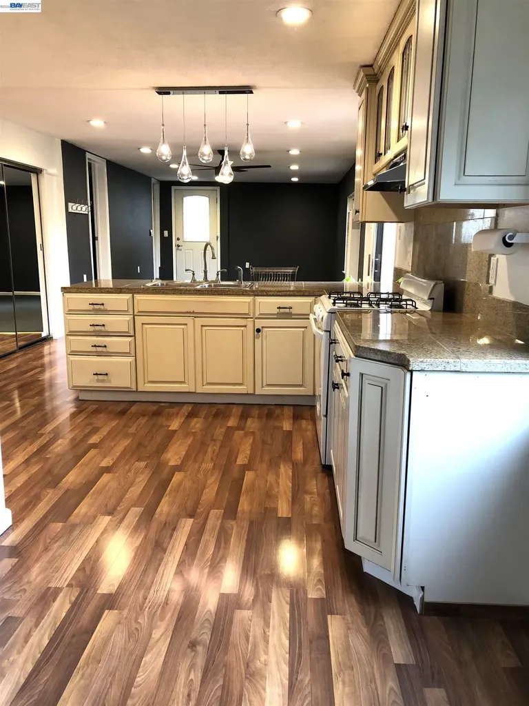 8600 Seneca Oakland CA 94605