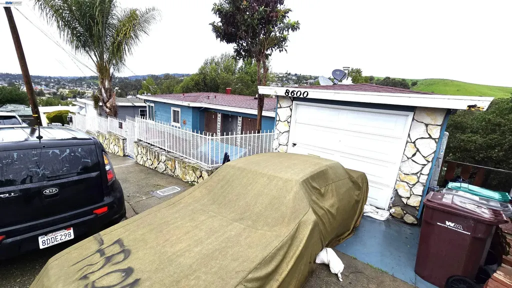 8600 Seneca Oakland CA 94605
