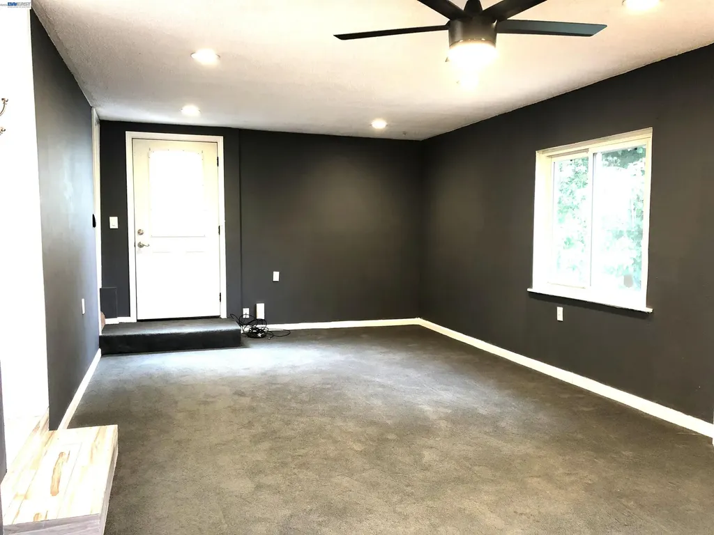 8600 Seneca Oakland CA 94605