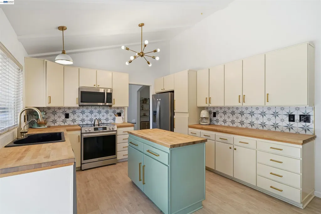 241 Garnet Drive Livermore CA 94550