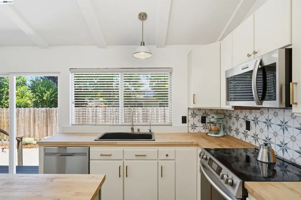 241 Garnet Drive Livermore CA 94550