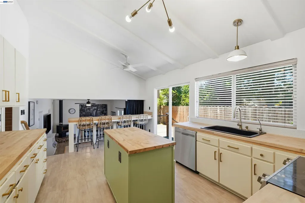 241 Garnet Drive Livermore CA 94550