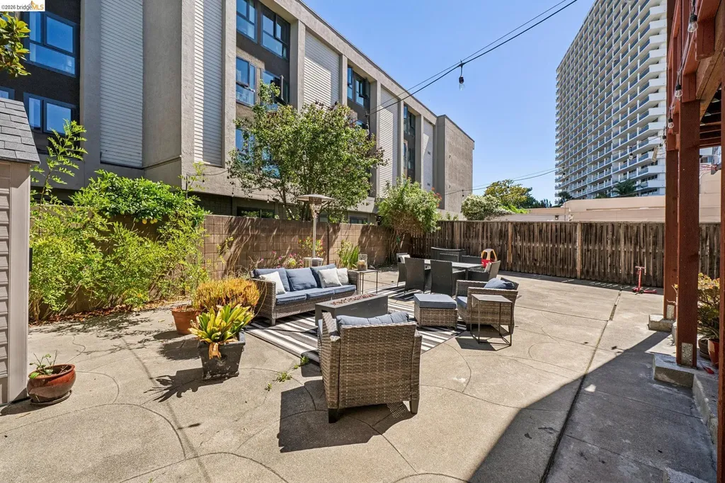 1410 Lakeshore Avenue Oakland CA 94606