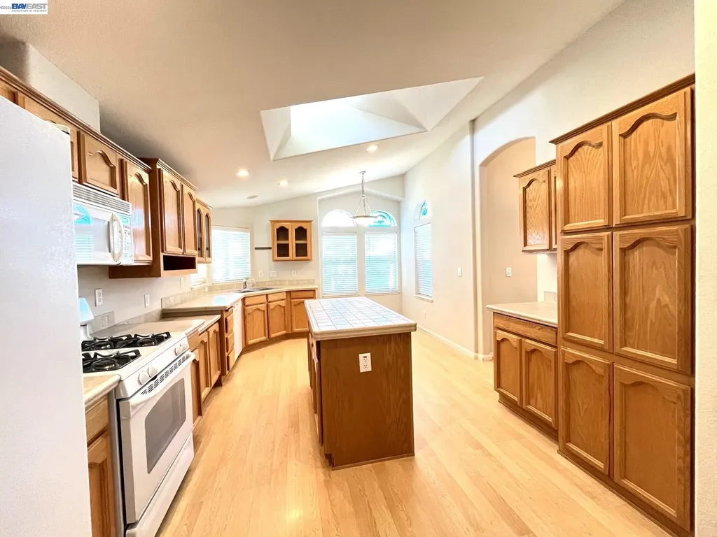 209 Santa Susana San Leandro CA 94579