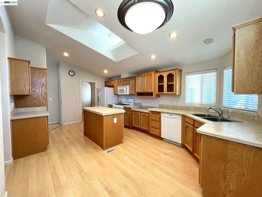 209 Santa Susana San Leandro CA 94579
