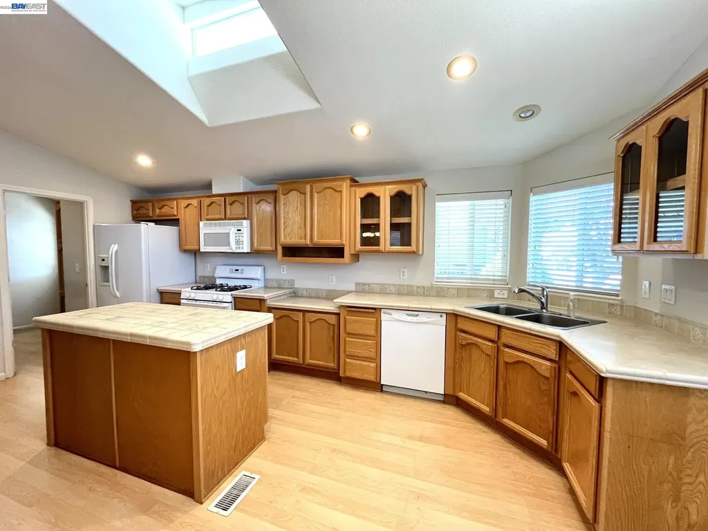 209 Santa Susana San Leandro CA 94579