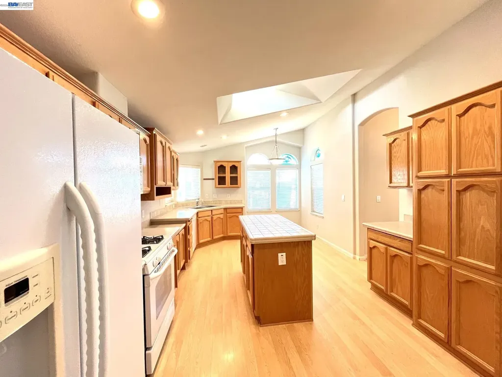 209 Santa Susana San Leandro CA 94579