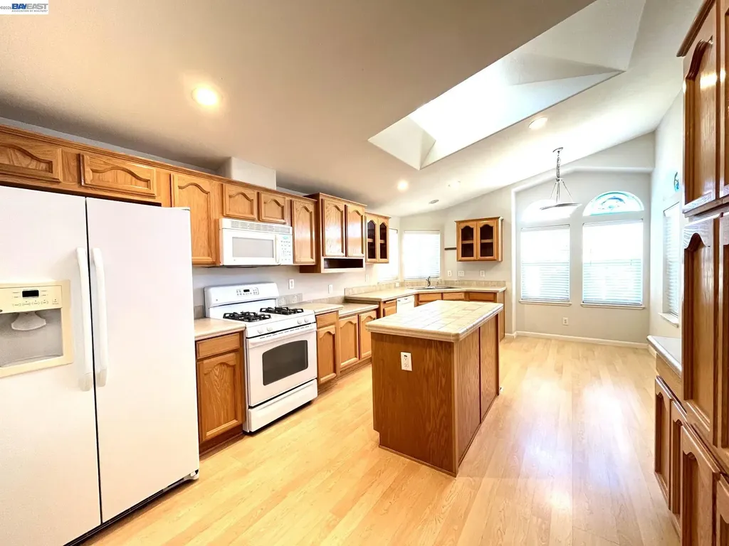 209 Santa Susana San Leandro CA 94579