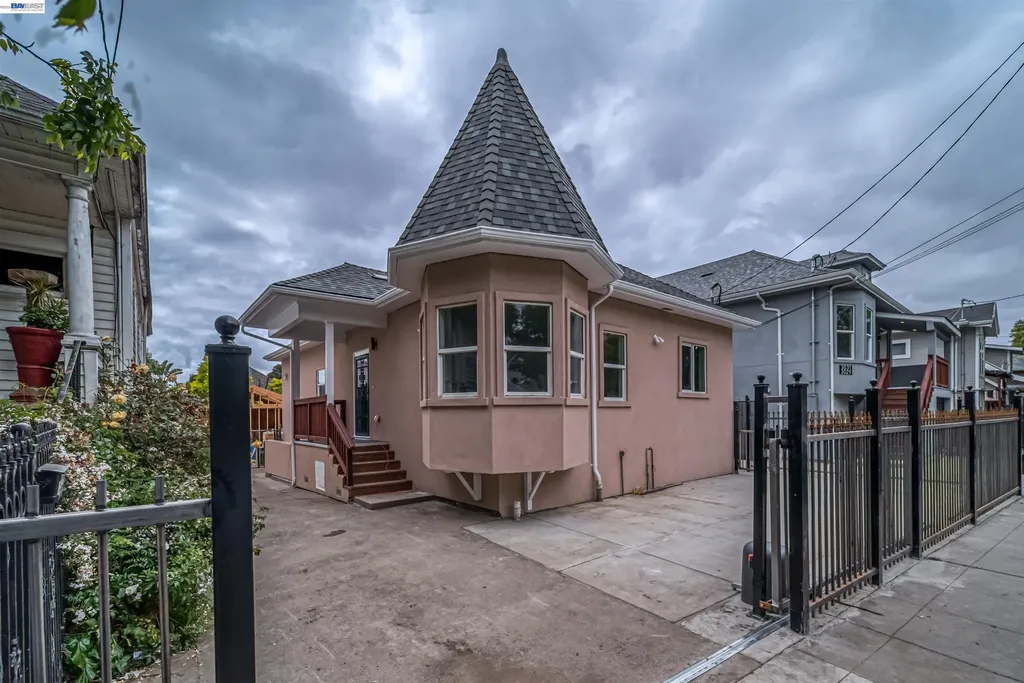 3035 Logan Street Oakland CA 94601