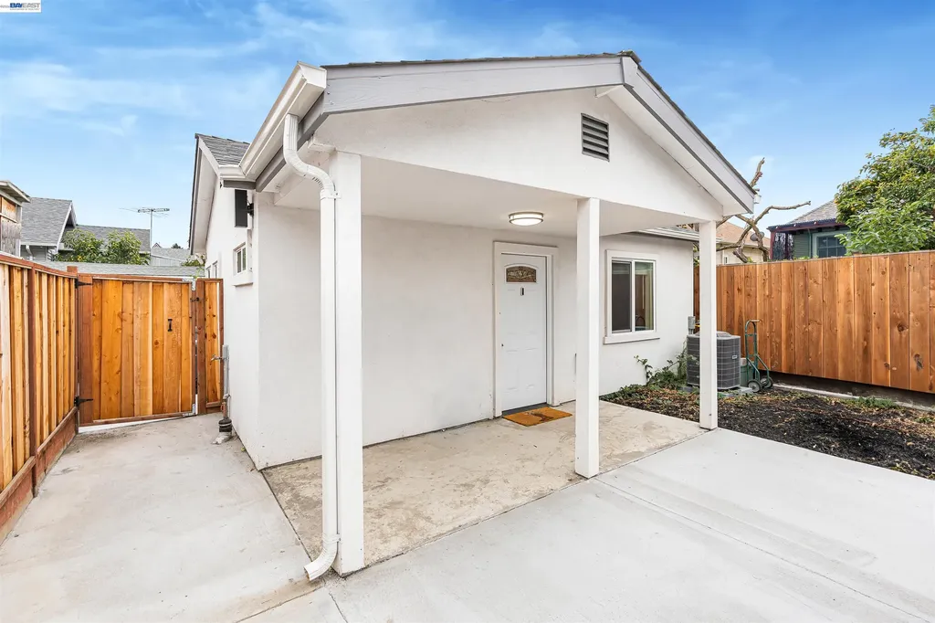 3035 Logan Street Oakland CA 94601